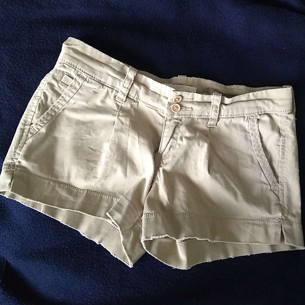 Ruehl No.925 kahki shorts